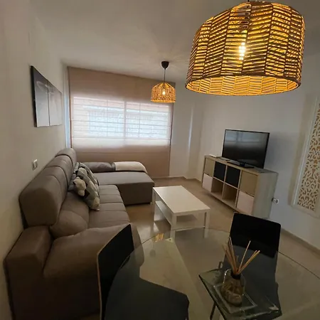 A 5 Min Estacion De Tren- Patio-parking Y Playa *
