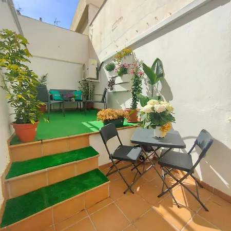 A 5 Min Estacion De Tren- Patio-parking Y Playa Apartamento