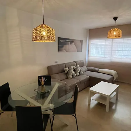 A 5 Min Estacion De Tren- Patio-parking Y Playa Apartment *