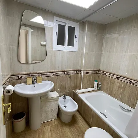 A 5 Min Estacion De Tren- Patio-parking Y Playa Apartment