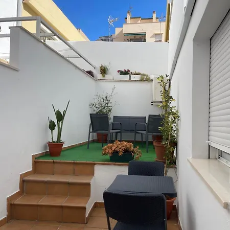 A 5 Min Estacion De Tren- Patio-parking Y Playa Apartment
