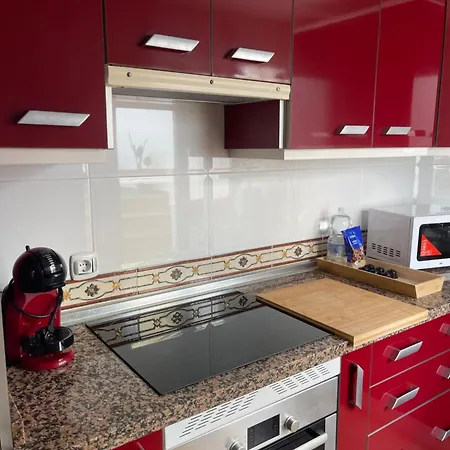 A 5 Min Estacion De Tren- Patio-parking Y Playa Apartment